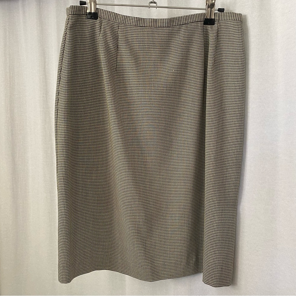 Houndstooth pencil skirt